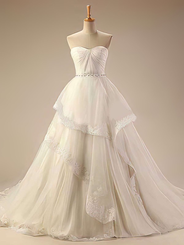Sweetheart Ivory Tulle Appliques Lace Chapel Train Fashion Wedding Dresses