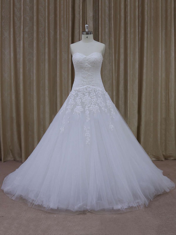 Ivory Tulle Court Train Appliques Lace Sweetheart Fashion Wedding Dresses #PDS00021844