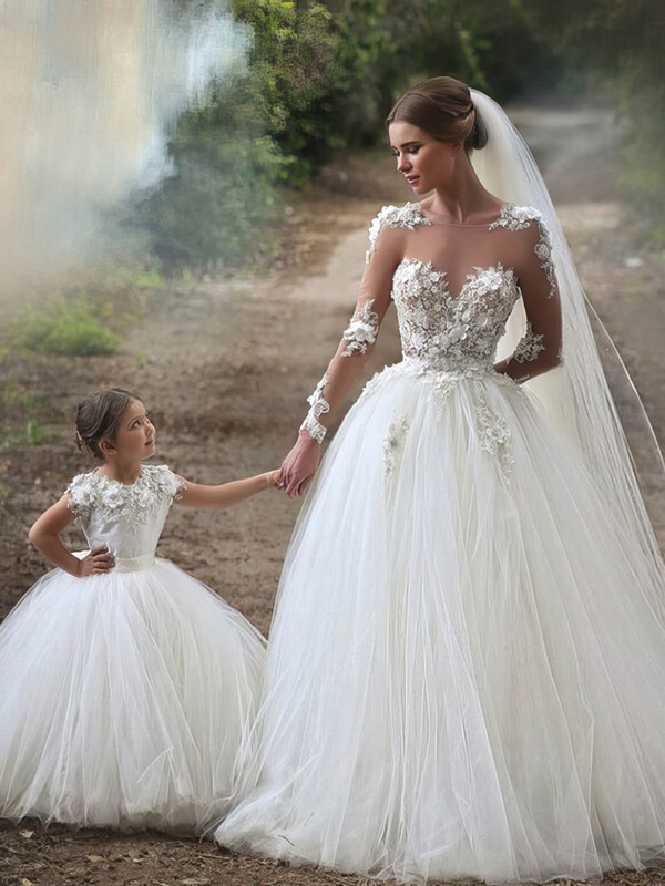 Popular Scoop Neck Tulle Chapel Train Appliques Lace Long Sleeve Ball Gown Wedding Dress #PDS00022593